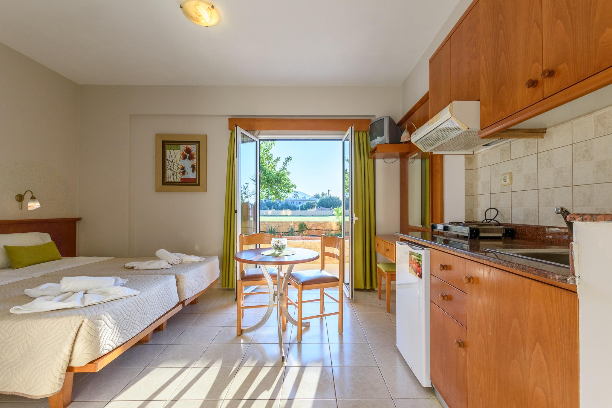 Danelis Studios & Apartments Malia  Bagian luar foto